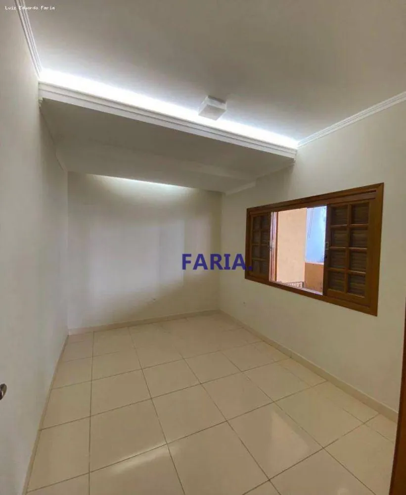 Chácara, 3 quartos, 1100 m² - Foto 2