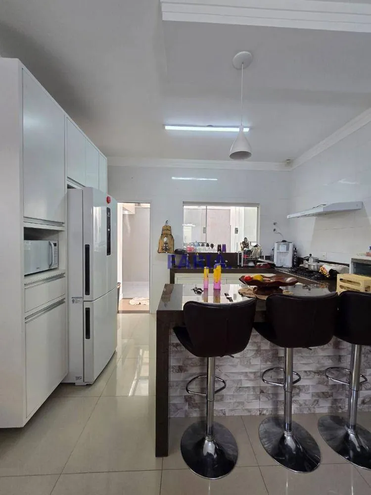 Casa, 4 quartos, 289 m² - Foto 1