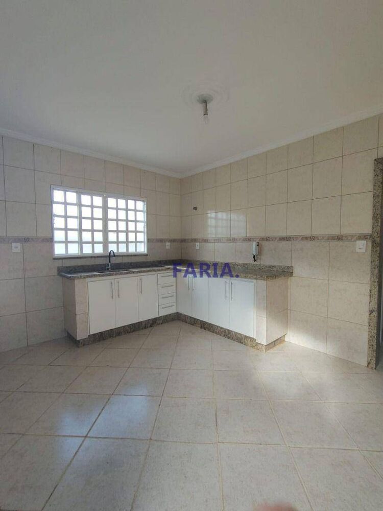 Casa à venda com 3 quartos, 160m² - Foto 2