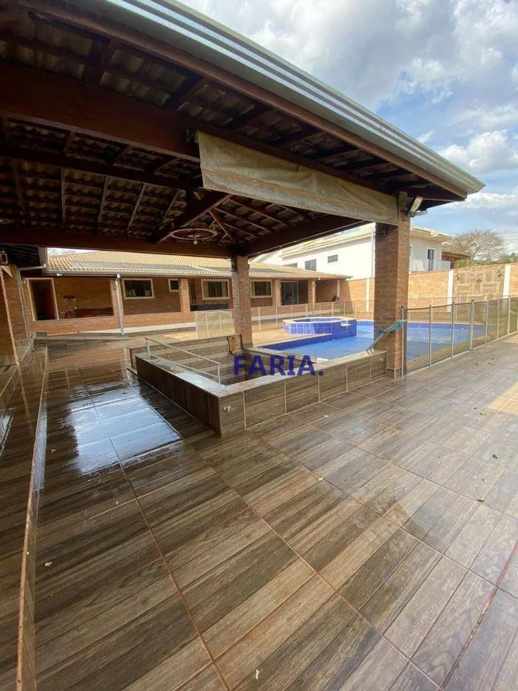 Chácara, 3 quartos, 1250 m² - Foto 1