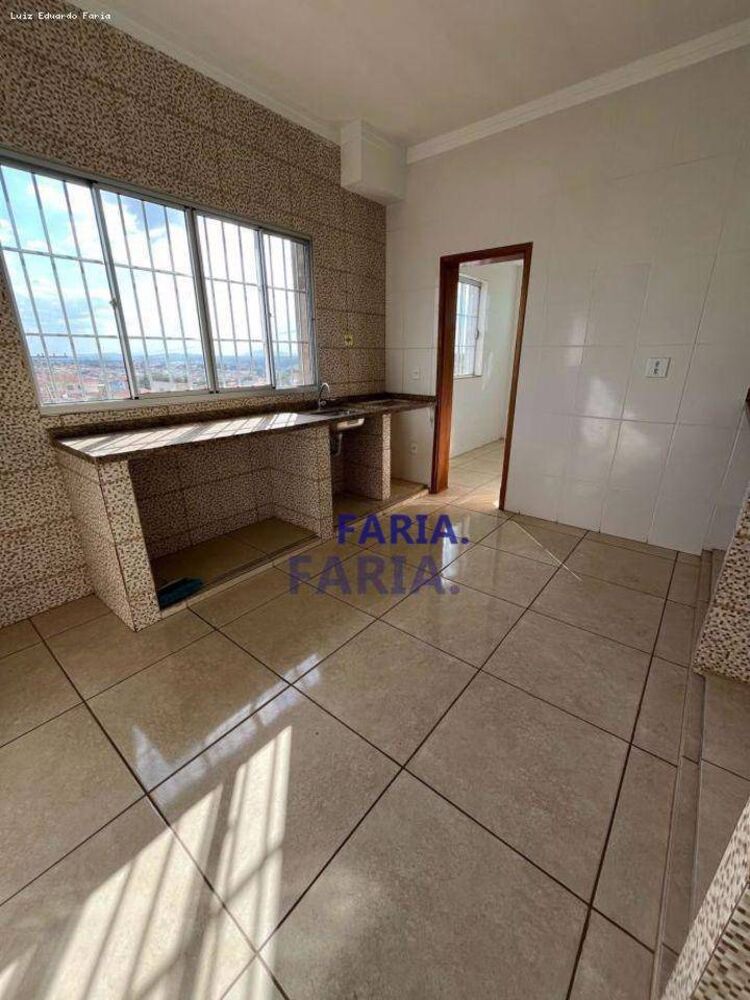 Casa à venda com 8 quartos, 870m² - Foto 1