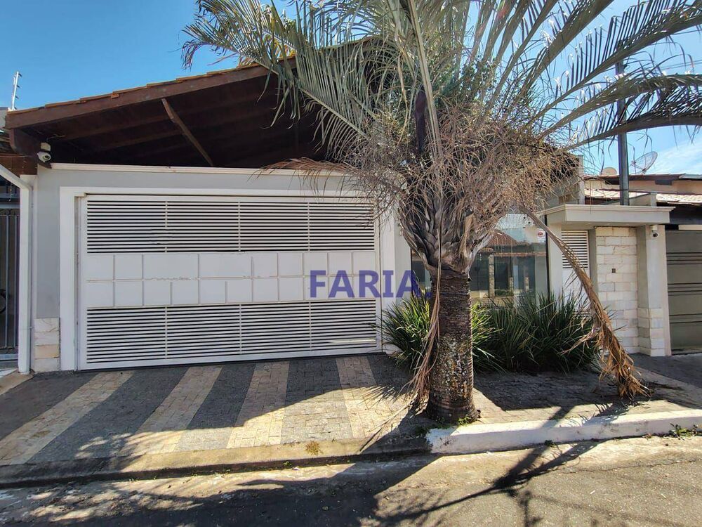 Casa, 3 quartos, 219 m² - Foto 1