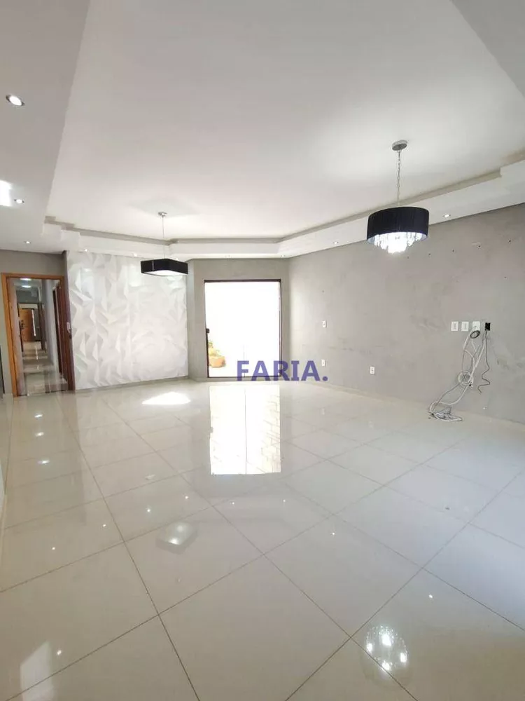 Casa, 3 quartos, 219 m² - Foto 4