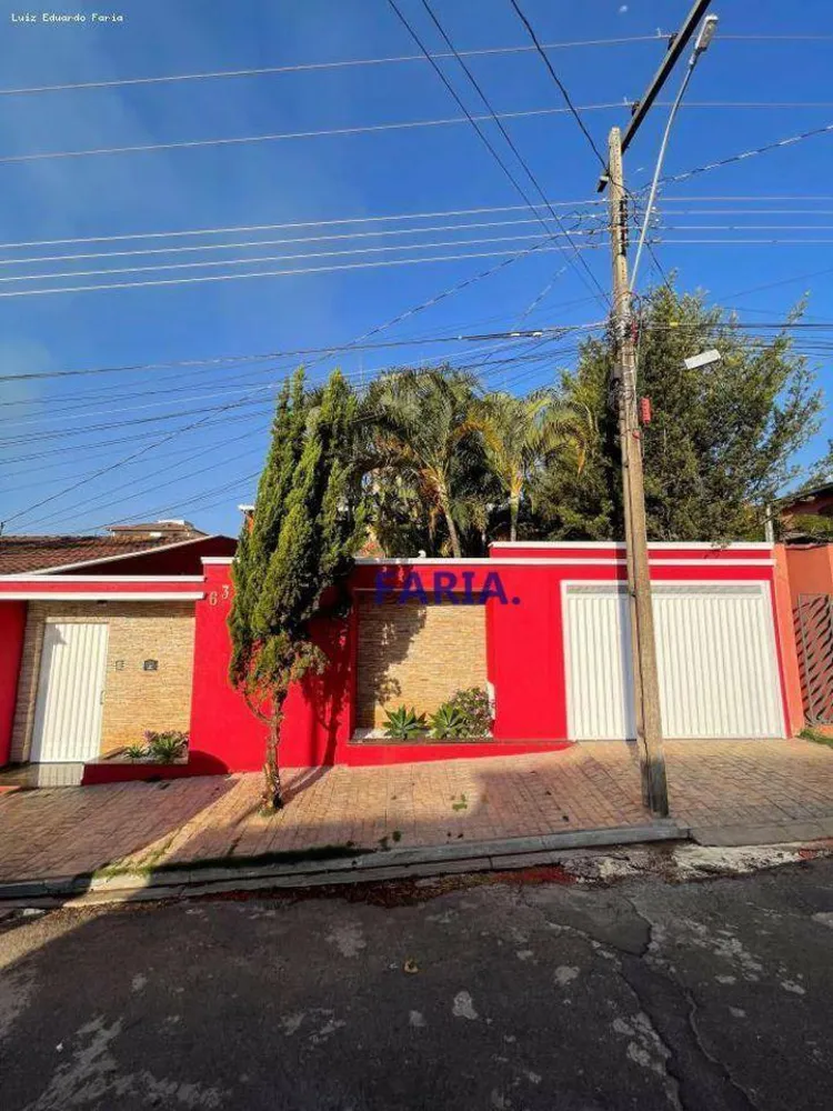 Casa, 3 quartos, 219 m² - Foto 1