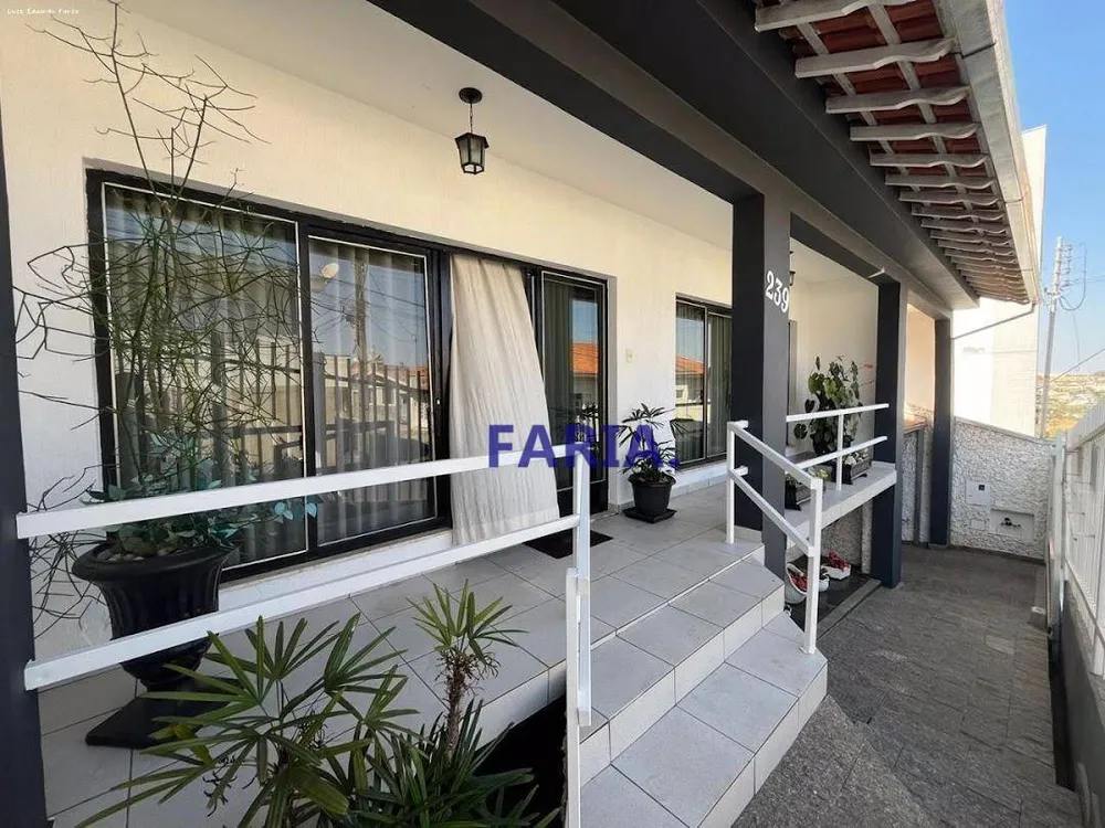 Casa, 5 quartos, 281 m² - Foto 1