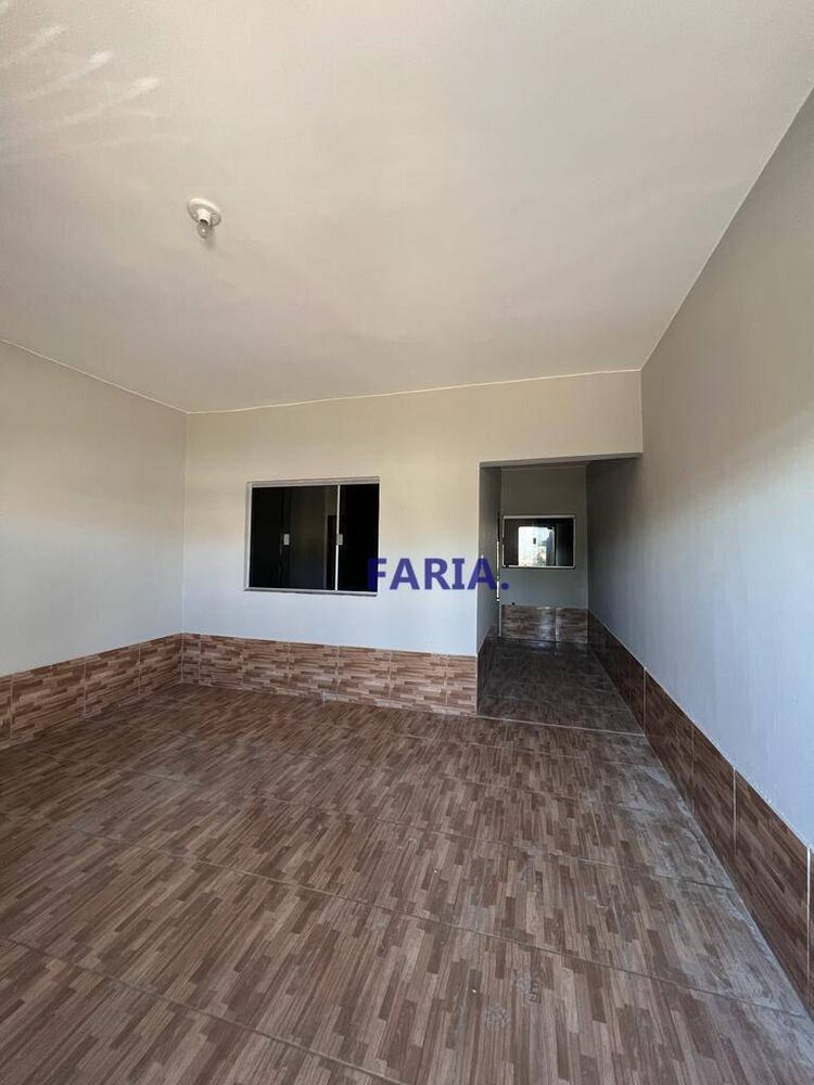Casa à venda com 2 quartos, 100m² - Foto 1