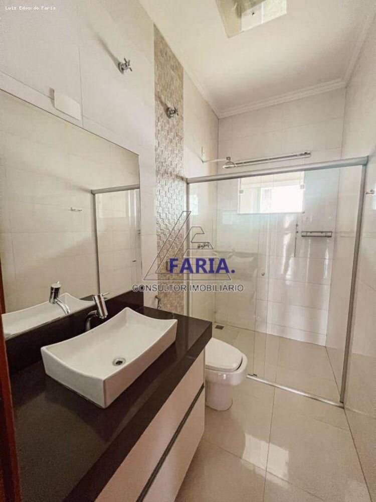 Casa à venda com 3 quartos, 240m² - Foto 3