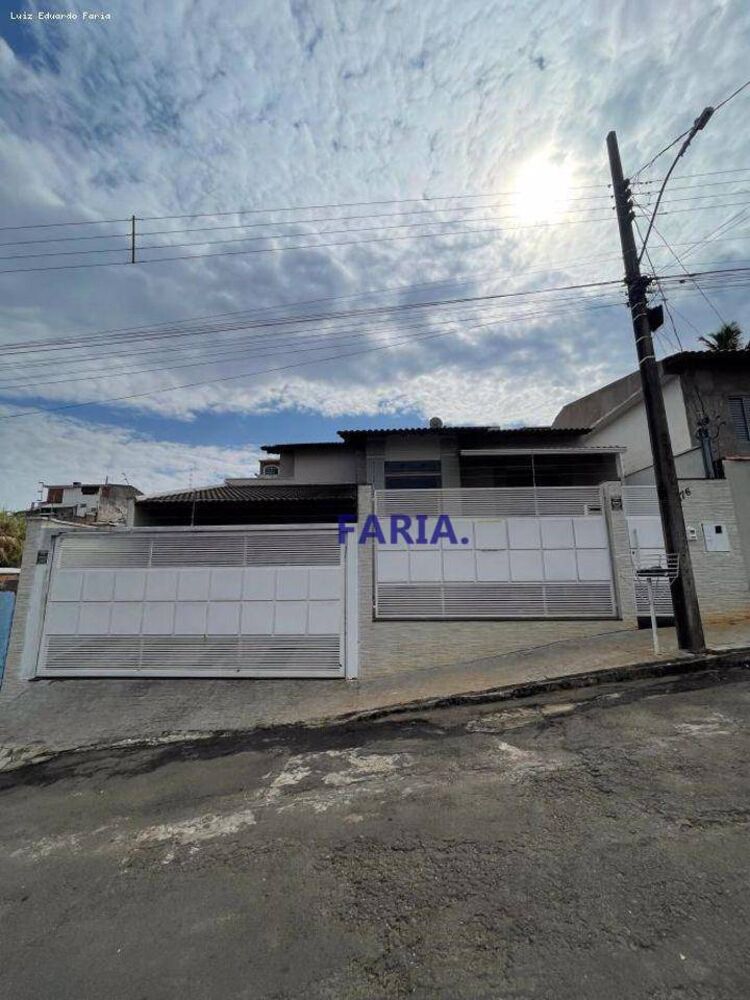 Casa, 3 quartos, 200 m² - Foto 1