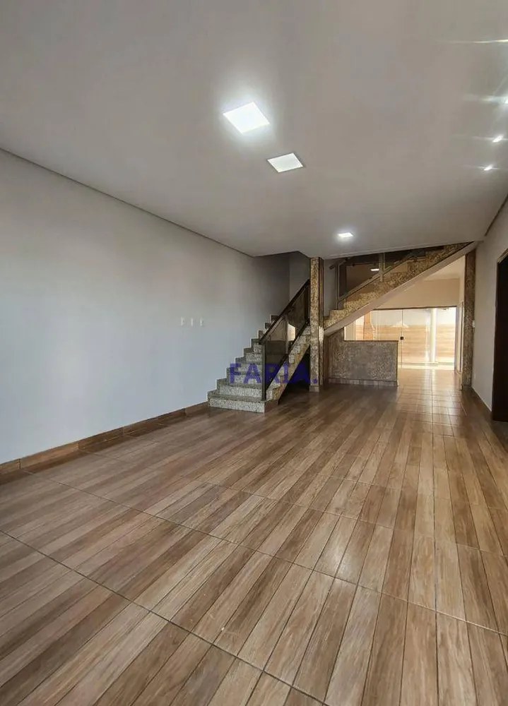Casa, 3 quartos, 228 m² - Foto 4