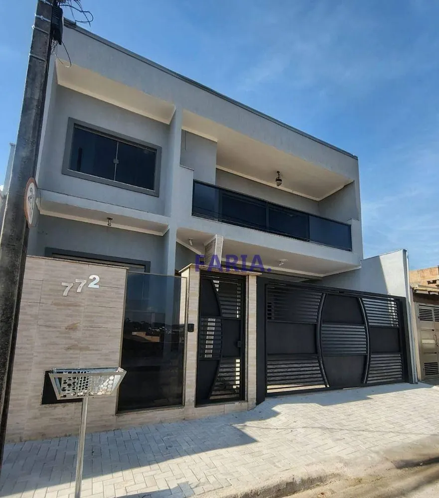 Casa, 3 quartos, 228 m² - Foto 1