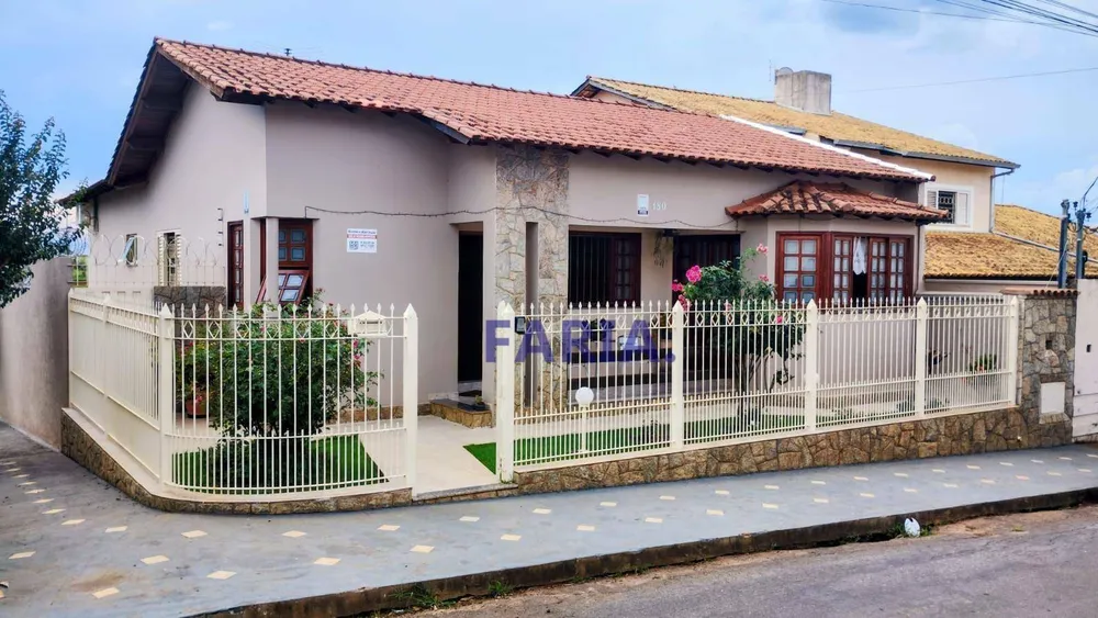 Casa, 3 quartos, 197 m² - Foto 1