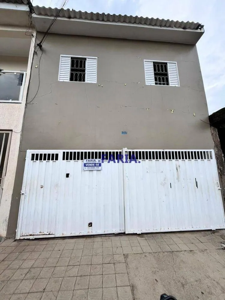 Casa, 5 quartos, 149 m² - Foto 1