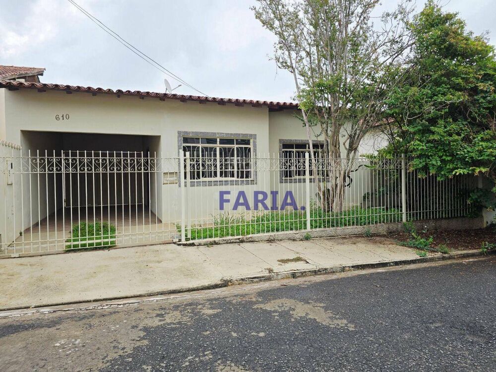 Casa à venda com 4 quartos, 152m² - Foto 1