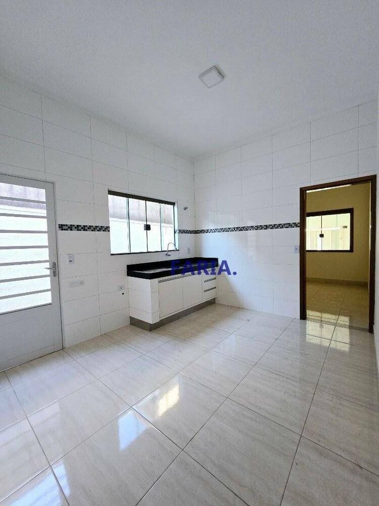 Casa à venda com 3 quartos, 103m² - Foto 1