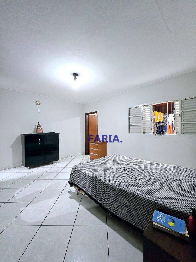 Casa, 4 quartos, 200 m² - Foto 1