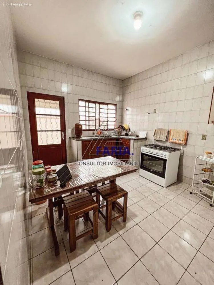 Casa, 4 quartos, 230 m² - Foto 1
