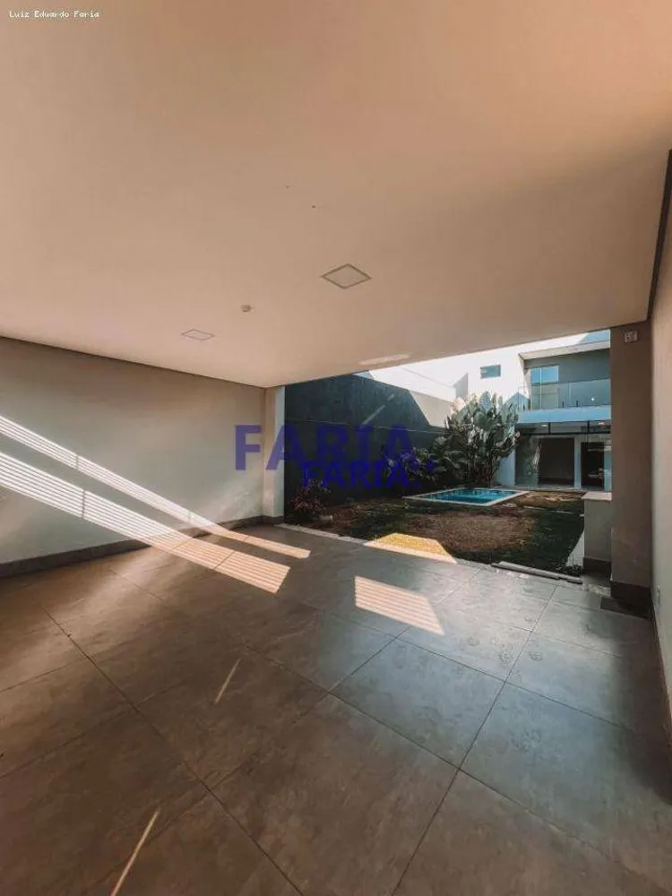 Casa, 4 quartos, 300 m² - Foto 1