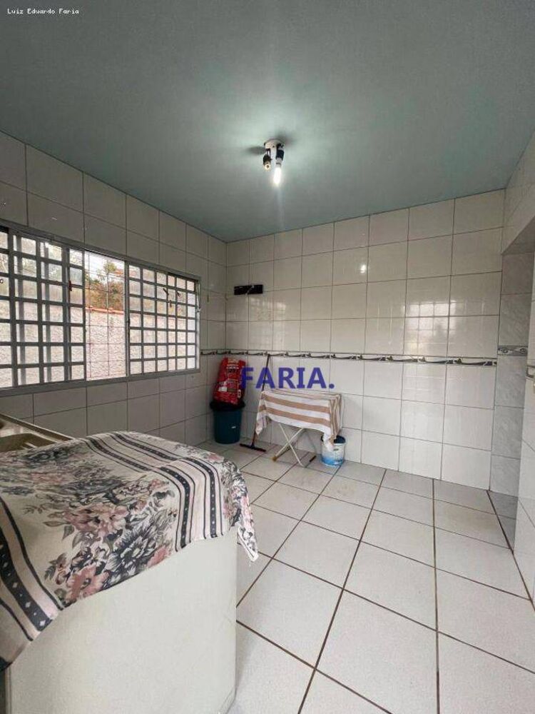 Casa à venda com 4 quartos, 332m² - Foto 14