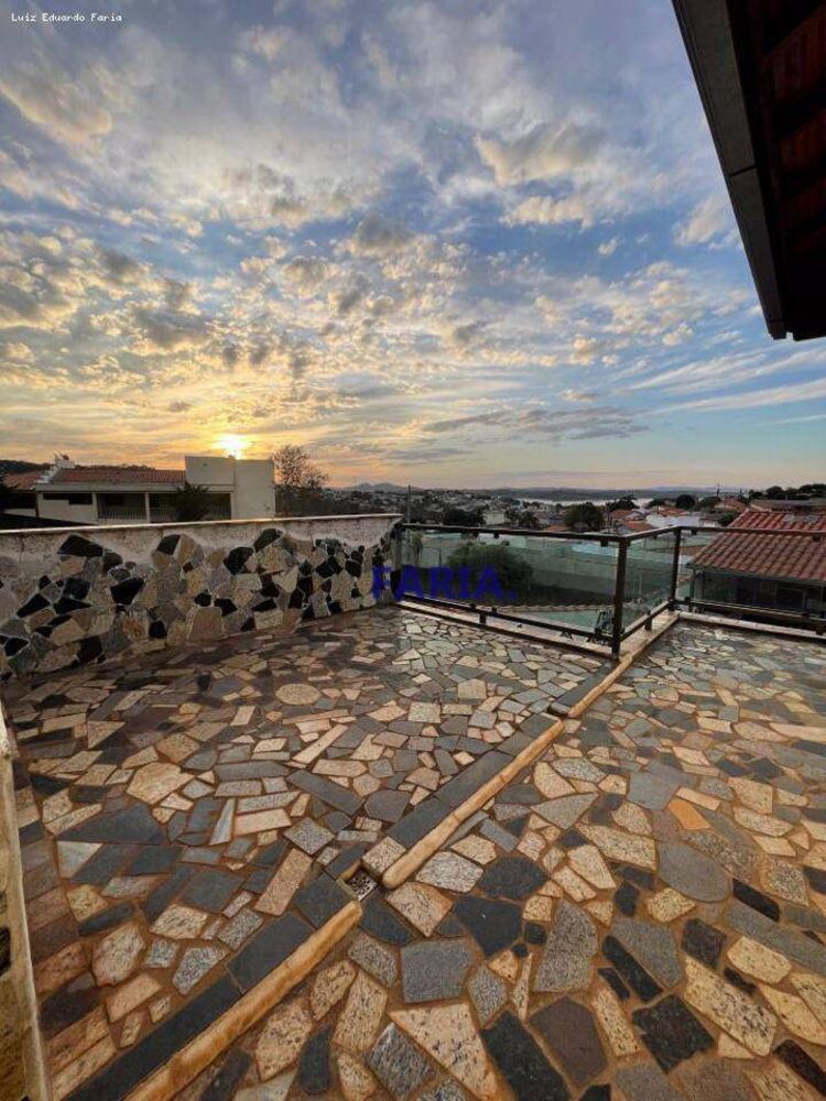 Casa à venda com 4 quartos, 332m² - Foto 16