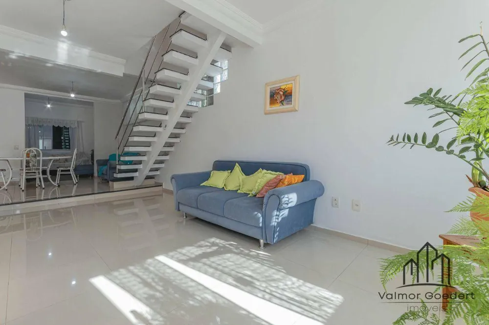 Casa, 3 quartos, 195 m² - Foto 2