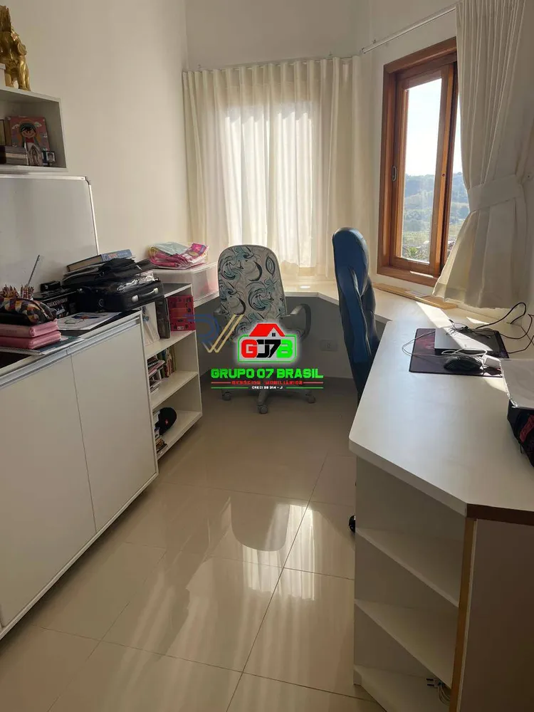 Casa, 4 quartos, 244 m² - Foto 1