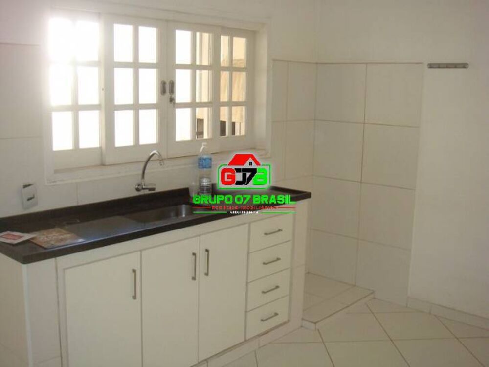 Sobrado à venda com 2 quartos, 256m² - Foto 2