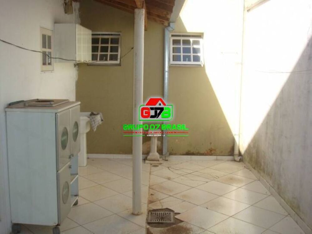 Sobrado à venda com 2 quartos, 256m² - Foto 3