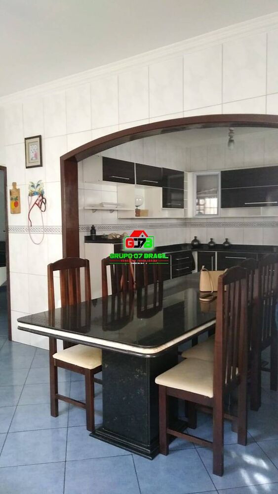 Casa, 5 quartos, 315 m² - Foto 1