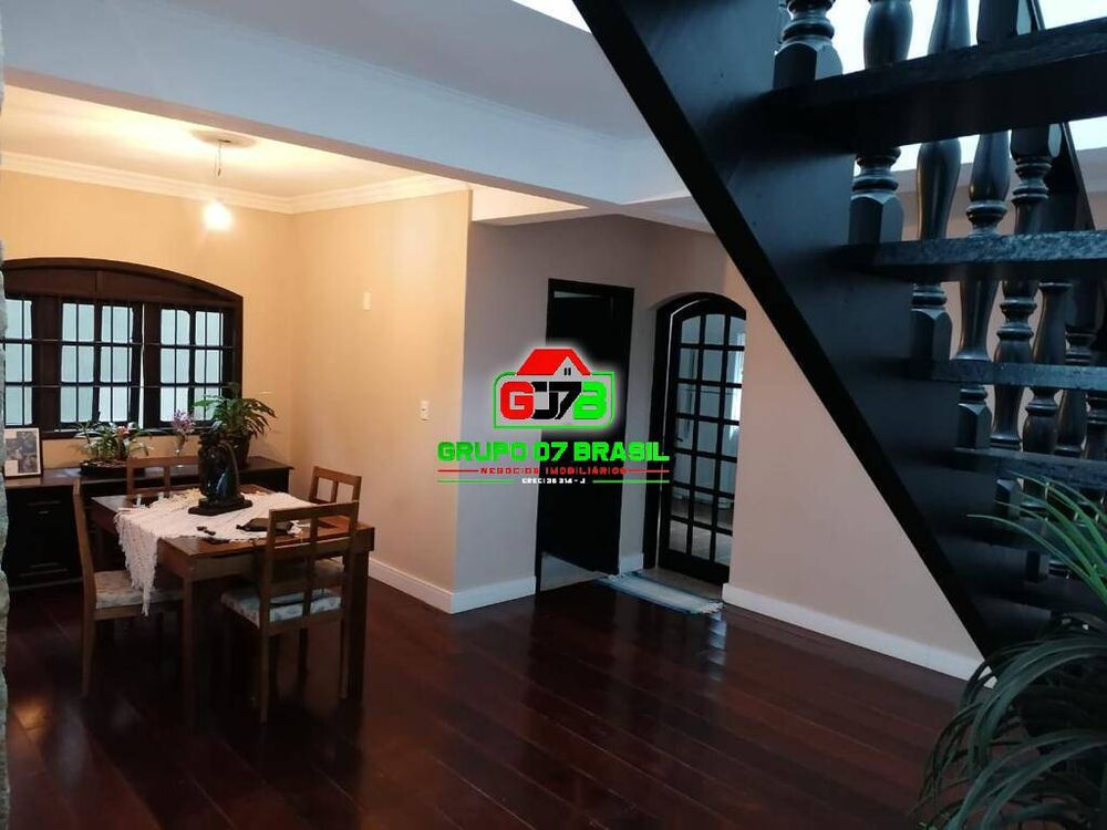 Sobrado, 3 quartos, 200 m² - Foto 1