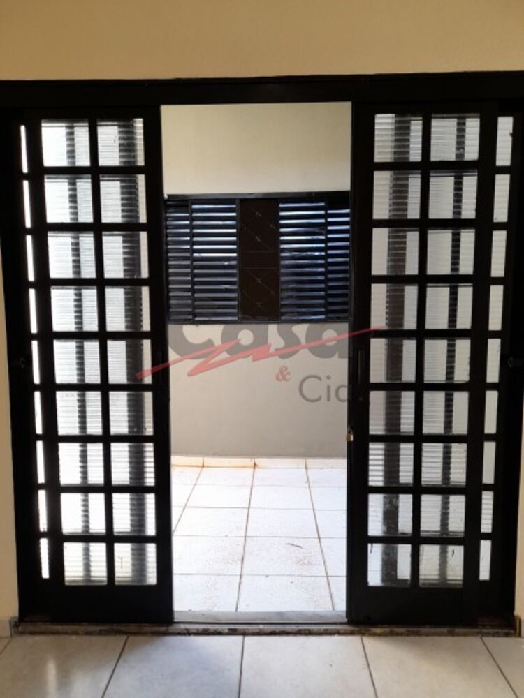 Casa para alugar com 2 quartos, 64m² - Foto 2