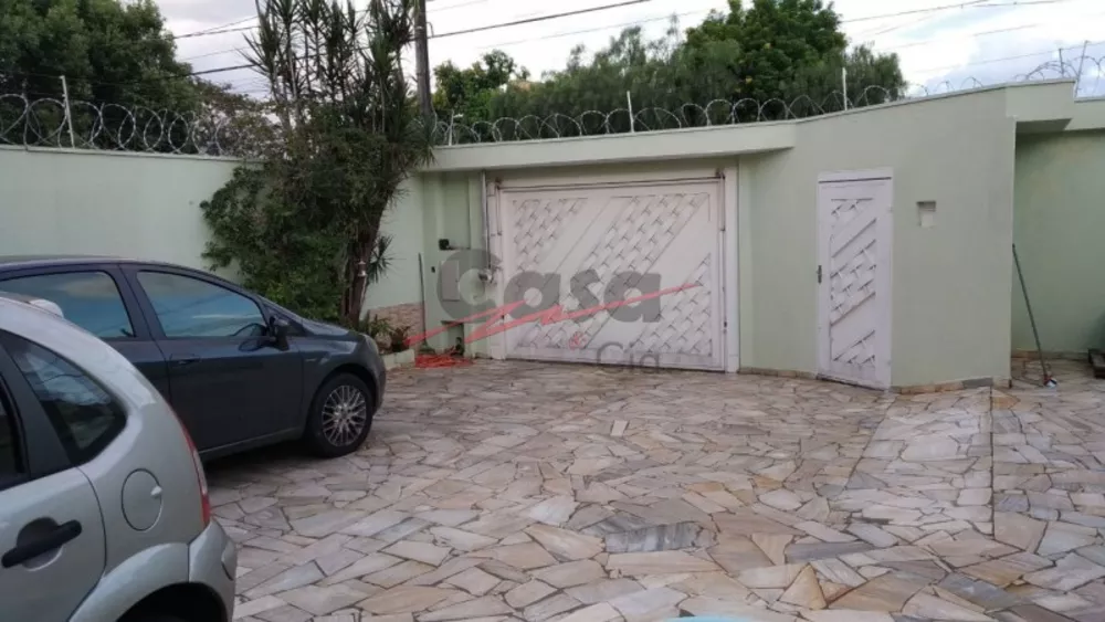 Casa à venda com 3 quartos, 220m² - Foto 3