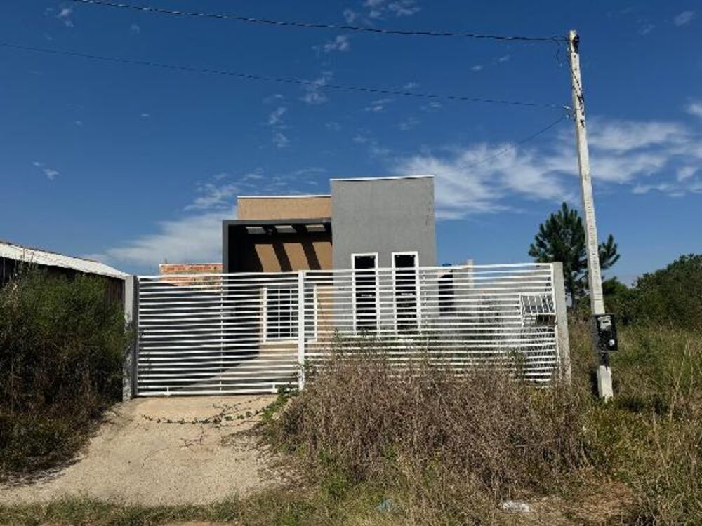 Casa à venda com 3 quartos, 128m² - Foto 1