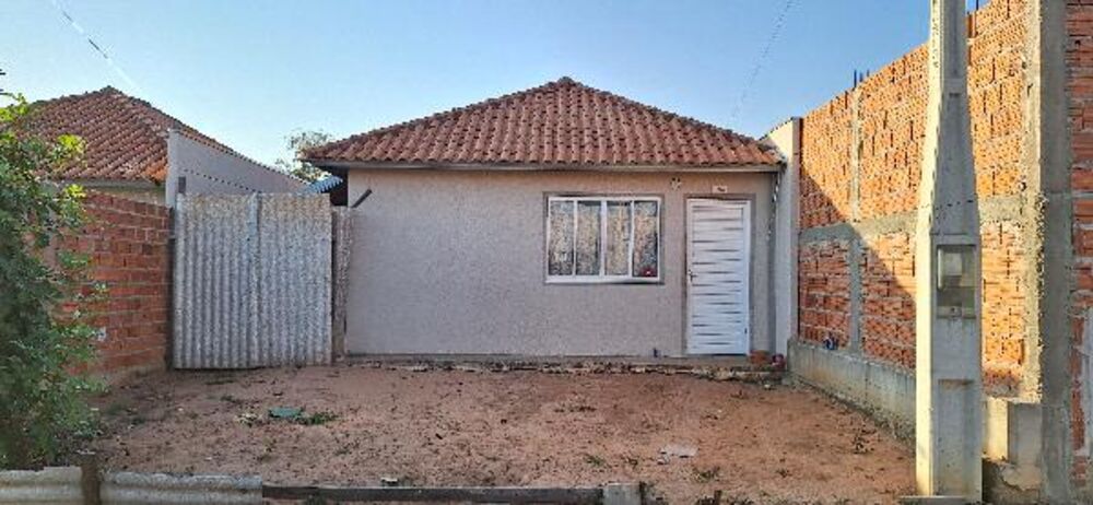 Casa à venda com 2 quartos, 160m² - Foto 1