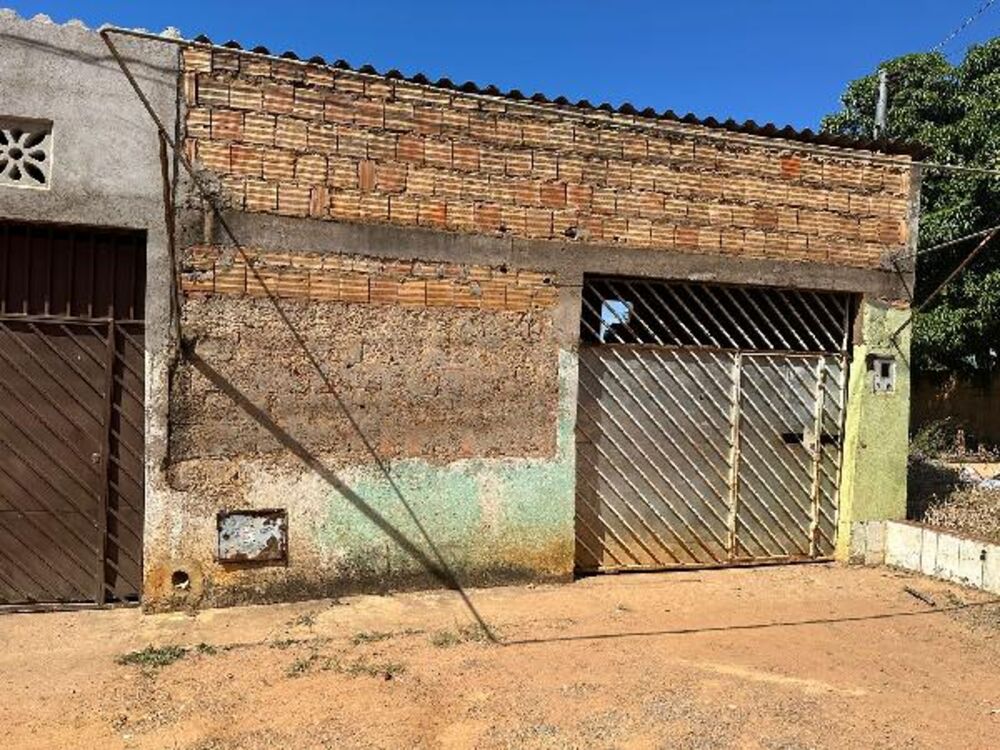 Casa à venda com 2 quartos, 180m² - Foto 1