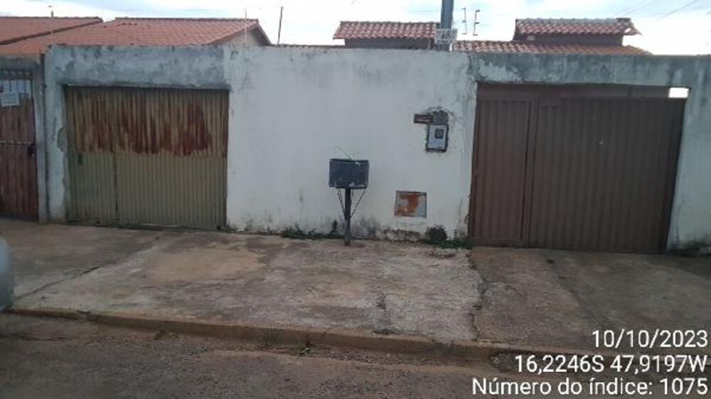 Casa à venda com 2 quartos, 180m² - Foto 1