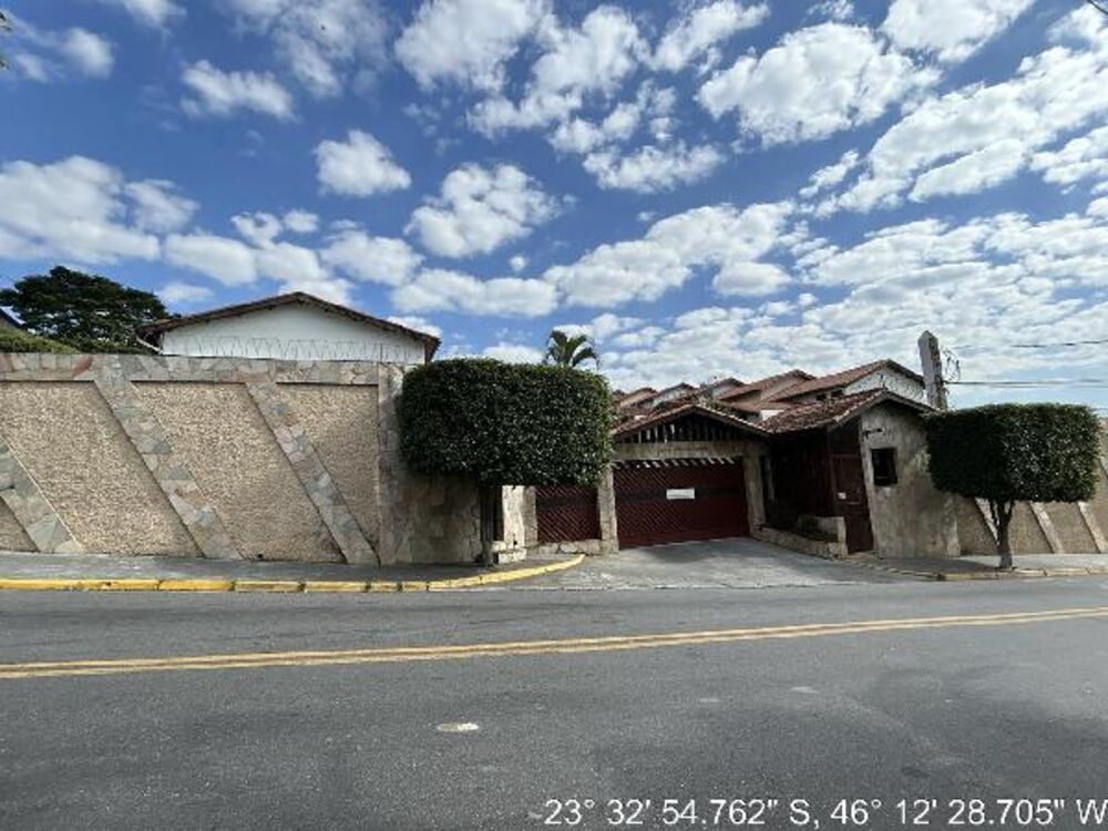 Casa à venda com 1 quarto, 197m² - Foto 1