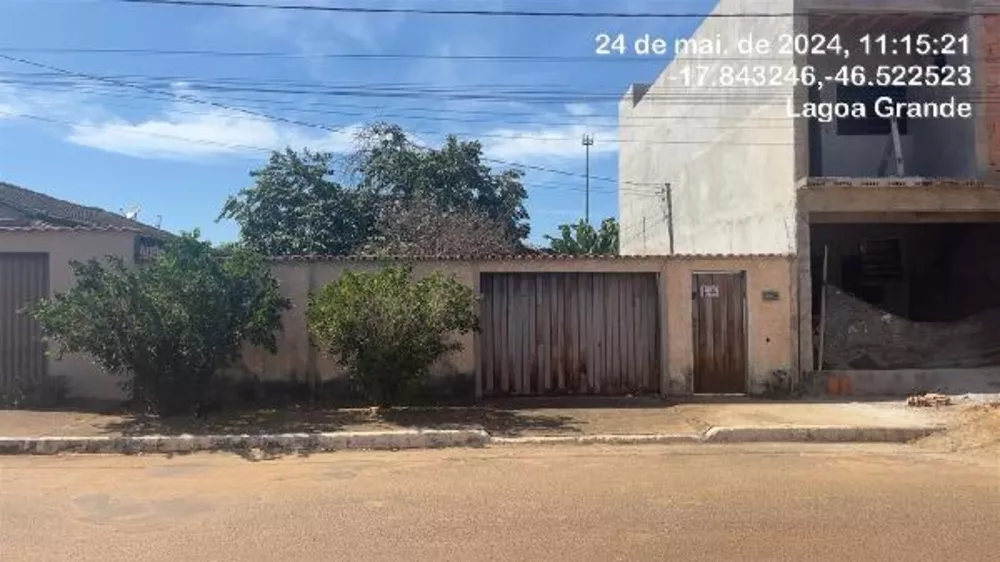 Casa à venda com 3 quartos, 300m² - Foto 1