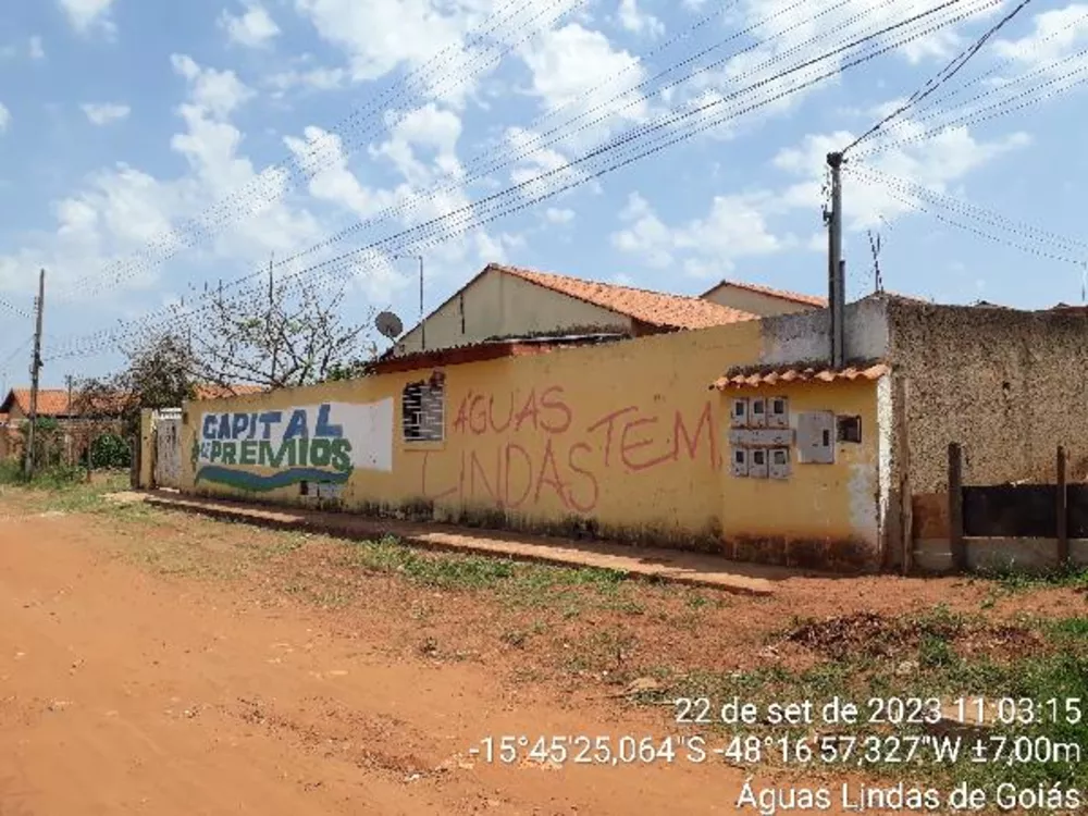 Casa à venda com 2 quartos, 200m² - Foto 1