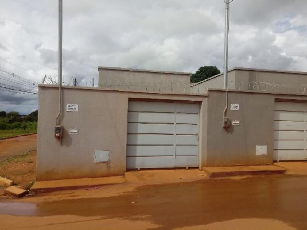 Casa à venda com 2 quartos, 81m² - Foto 1