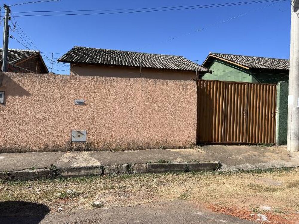 Casa à venda com 2 quartos, 200m² - Foto 1