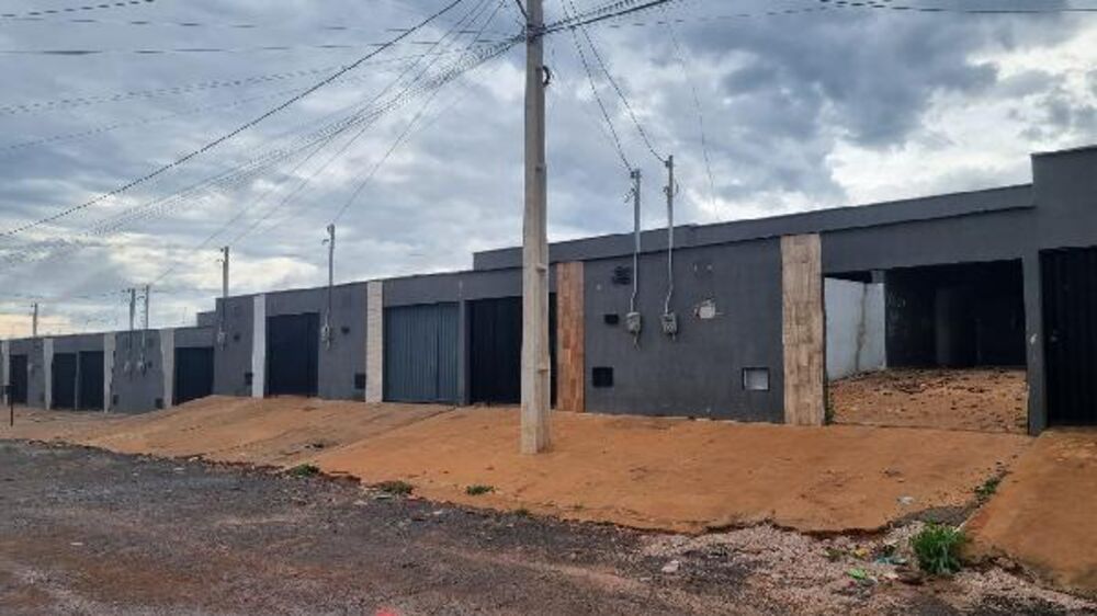 Casa à venda com 2 quartos, 150m² - Foto 1