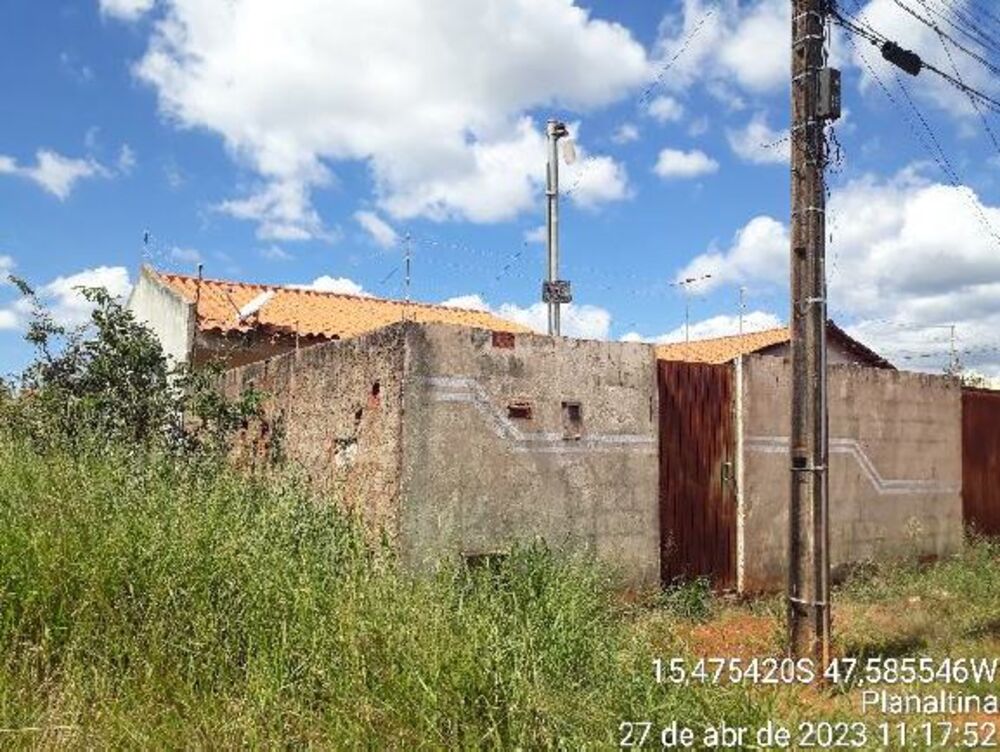 Casa à venda com 2 quartos, 300m² - Foto 2