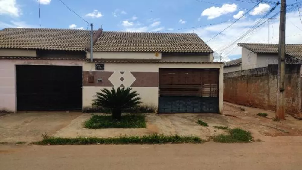 Casa à venda com 2 quartos, 107m² - Foto 1