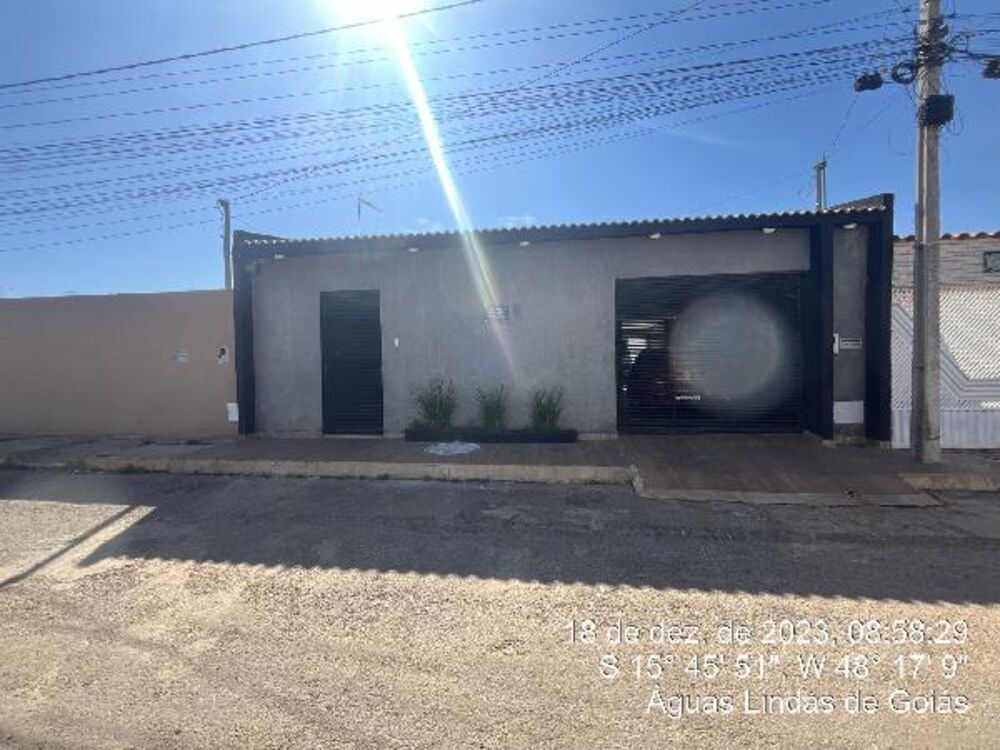 Casa à venda com 2 quartos, 200m² - Foto 1