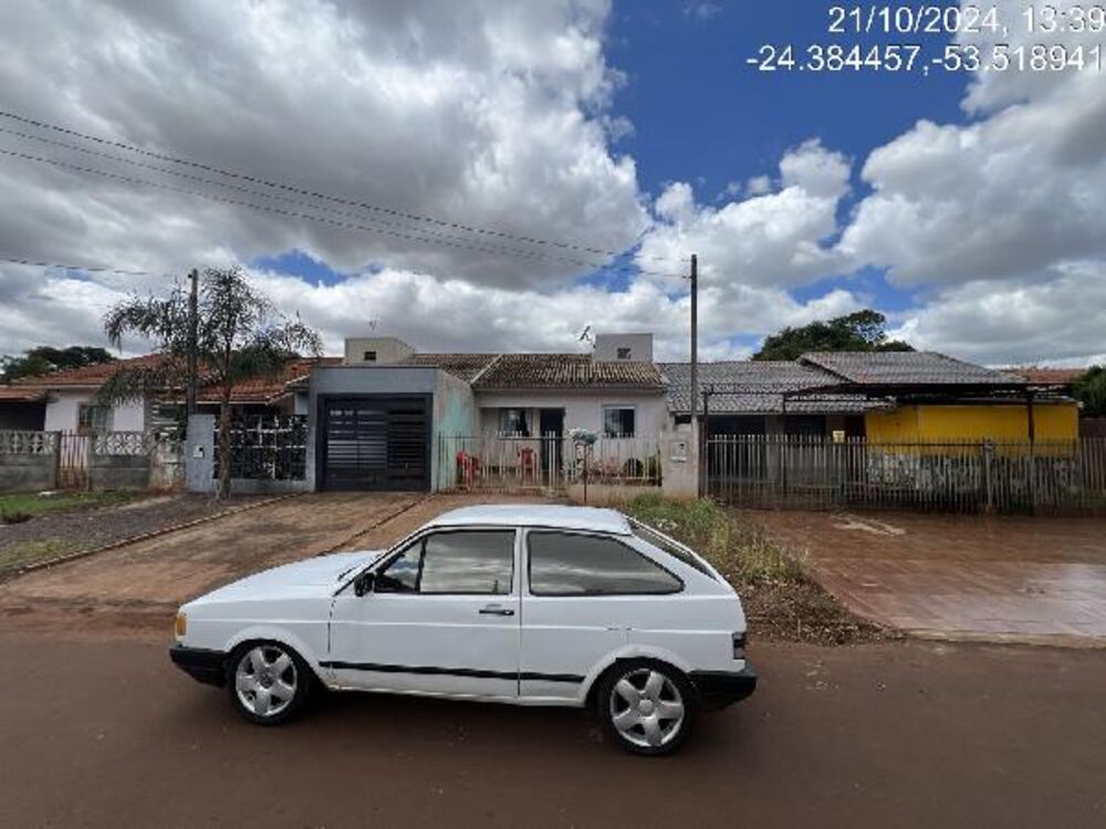 Casa à venda com 2 quartos, 100m² - Foto 1