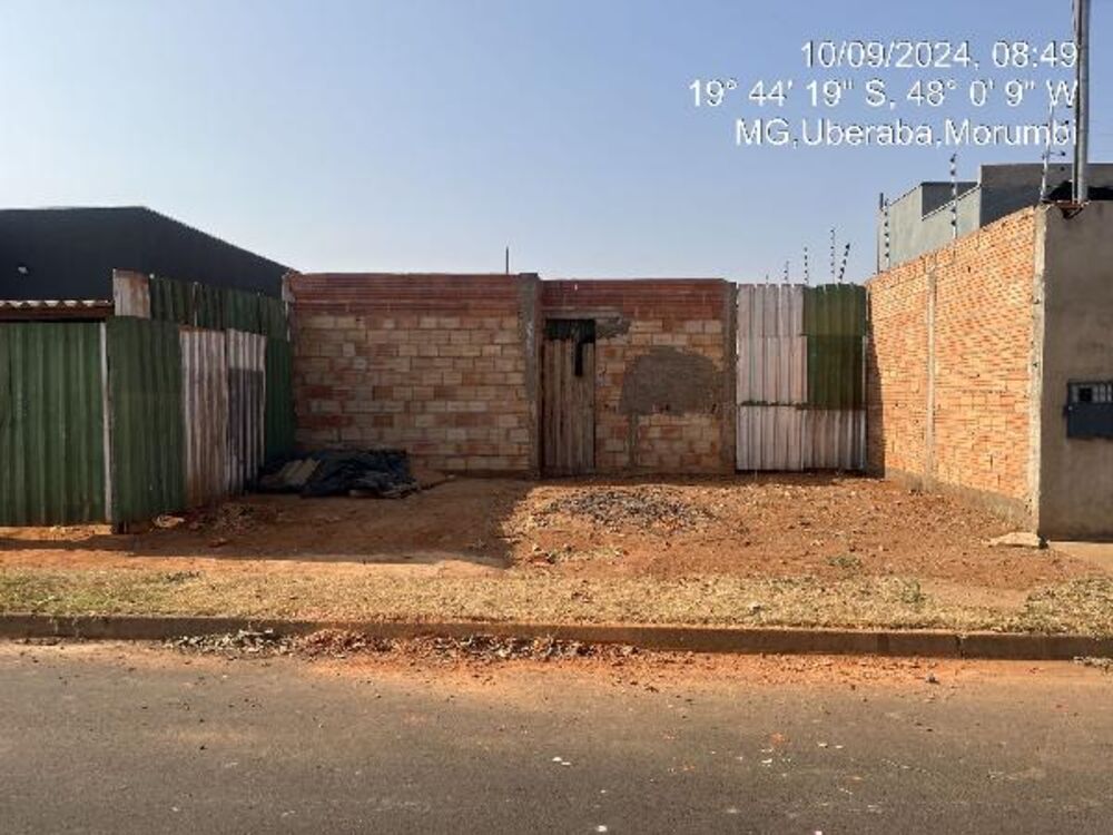 Terreno à venda com 1 quarto, 200m² - Foto 1