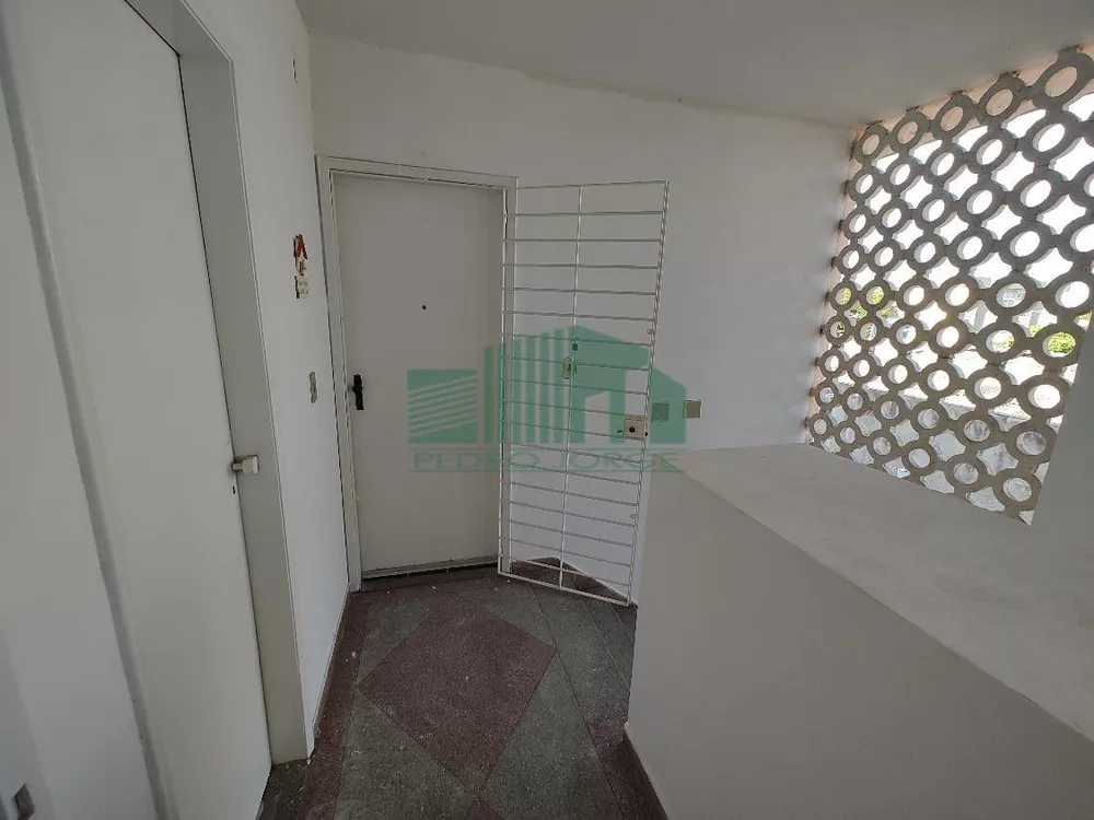 Apartamento à venda com 2 quartos, 65m² - Foto 3