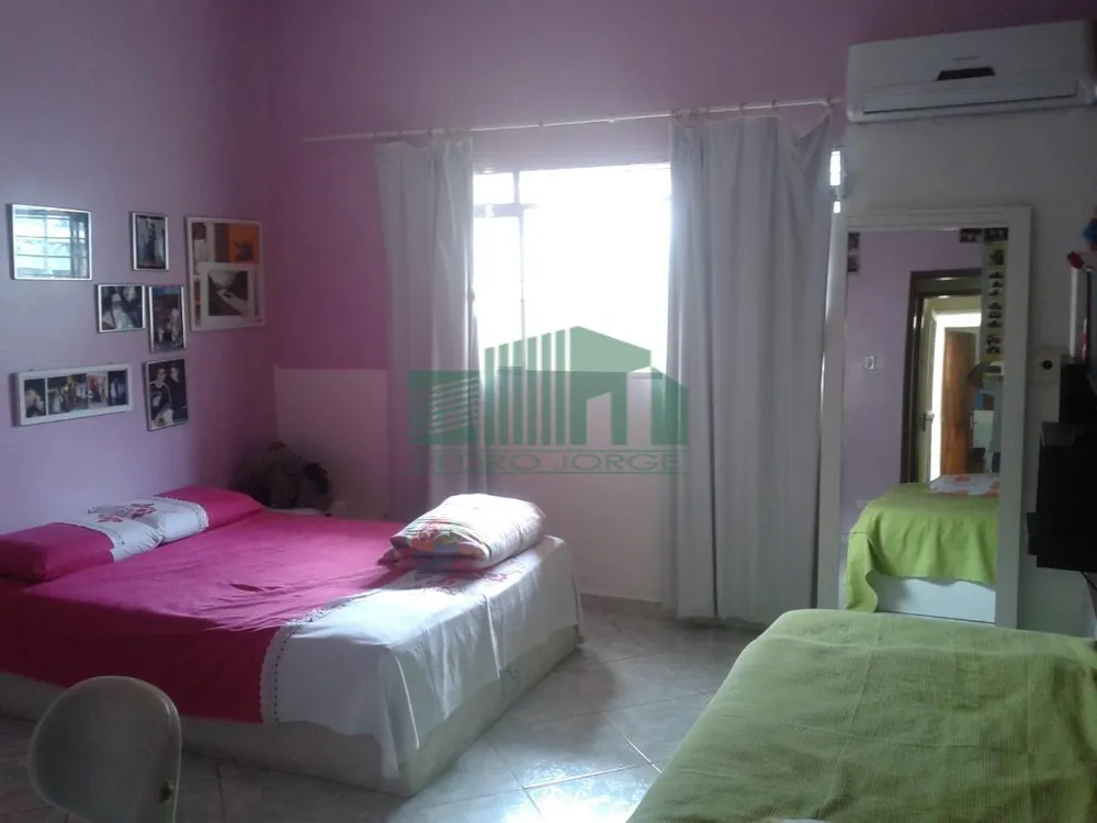 Casa, 4 quartos, 230 m² - Foto 1