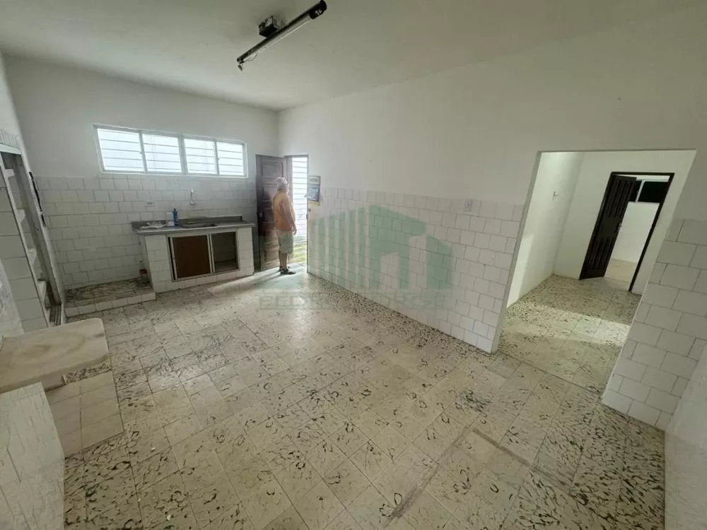 Casa para alugar com 3 quartos, 360m² - Foto 5