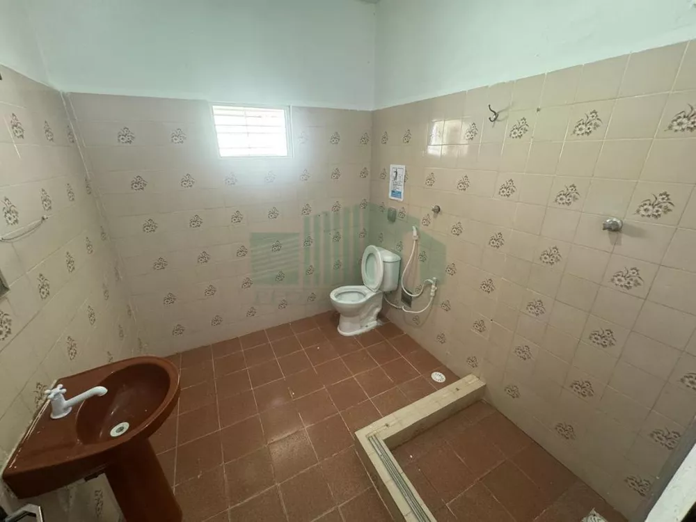 Casa para alugar com 3 quartos, 360m² - Foto 14